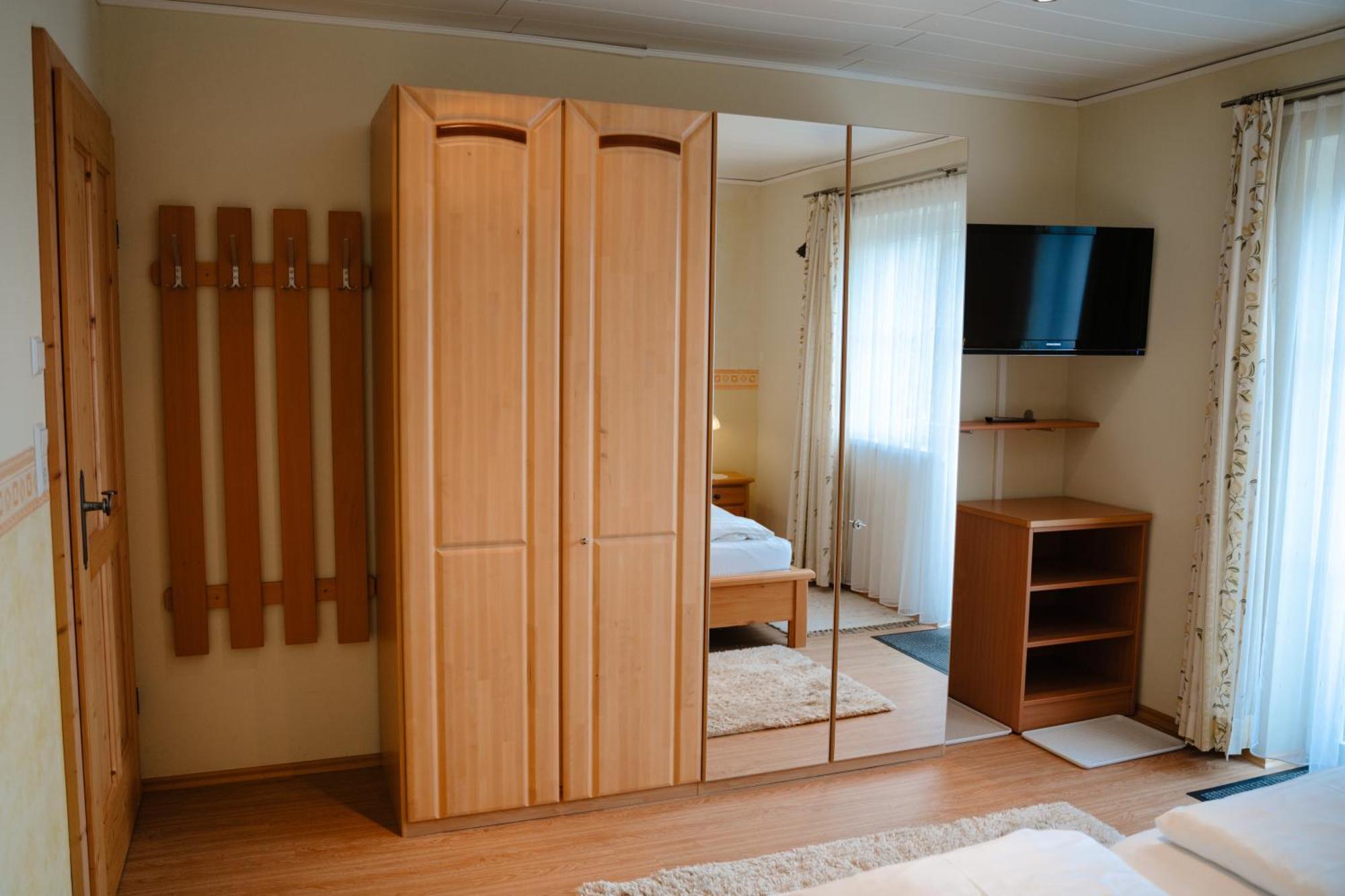 Ertlschweigerhaus Pension - Appartements - Zimmer Donnersbach Exteriör bild