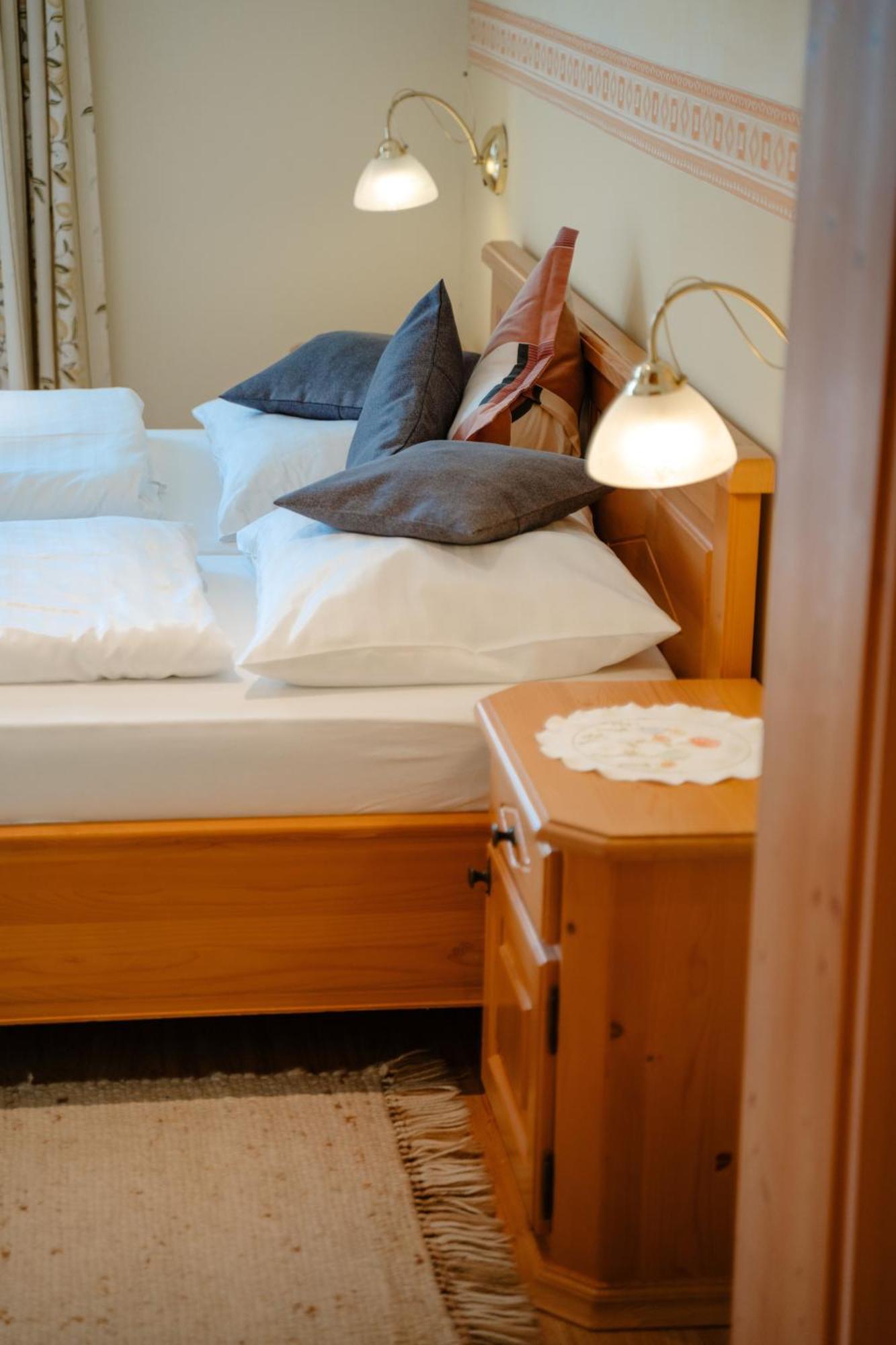 Ertlschweigerhaus Pension - Appartements - Zimmer Donnersbach Exteriör bild