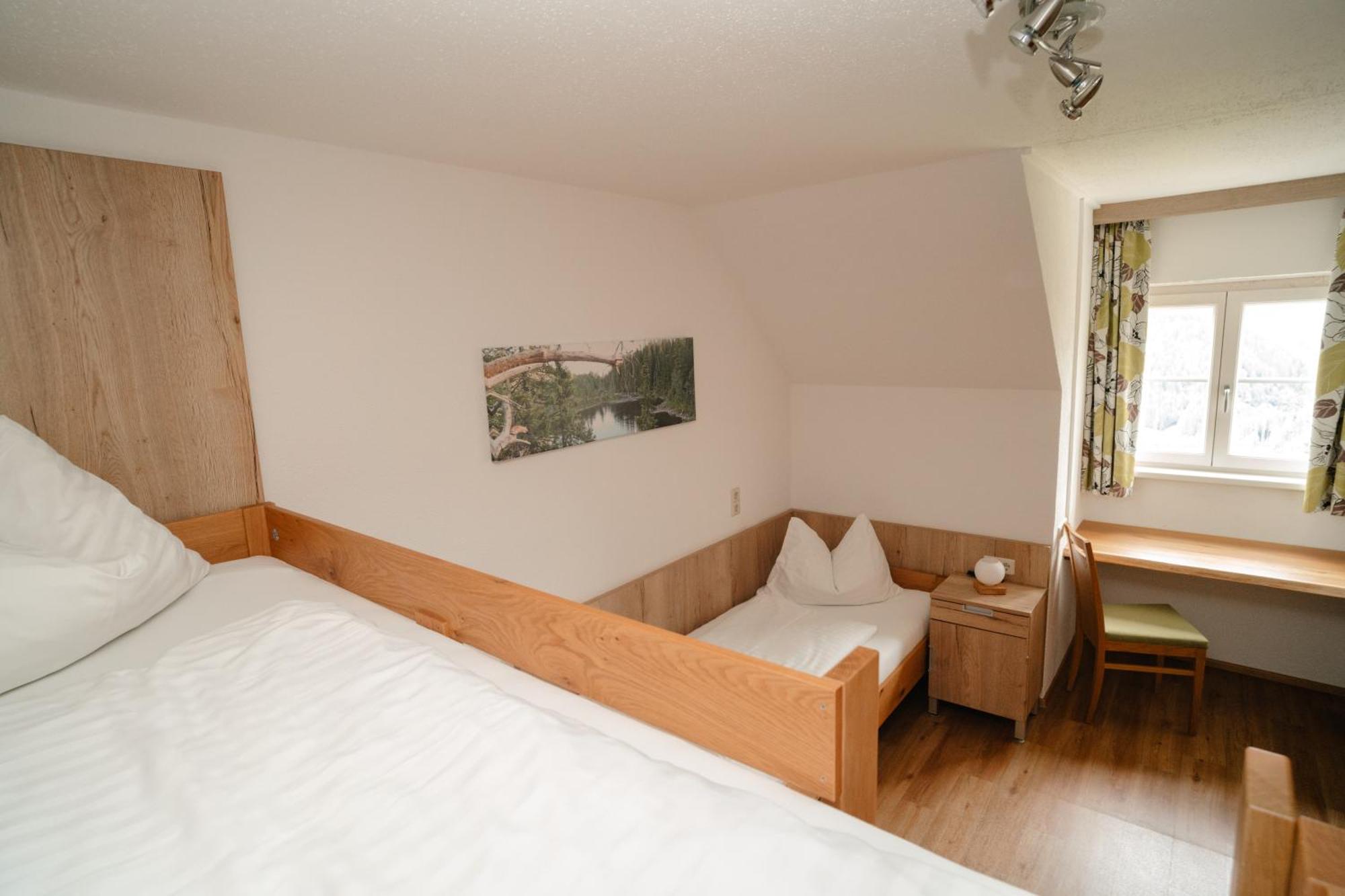 Ertlschweigerhaus Pension - Appartements - Zimmer Donnersbach Exteriör bild
