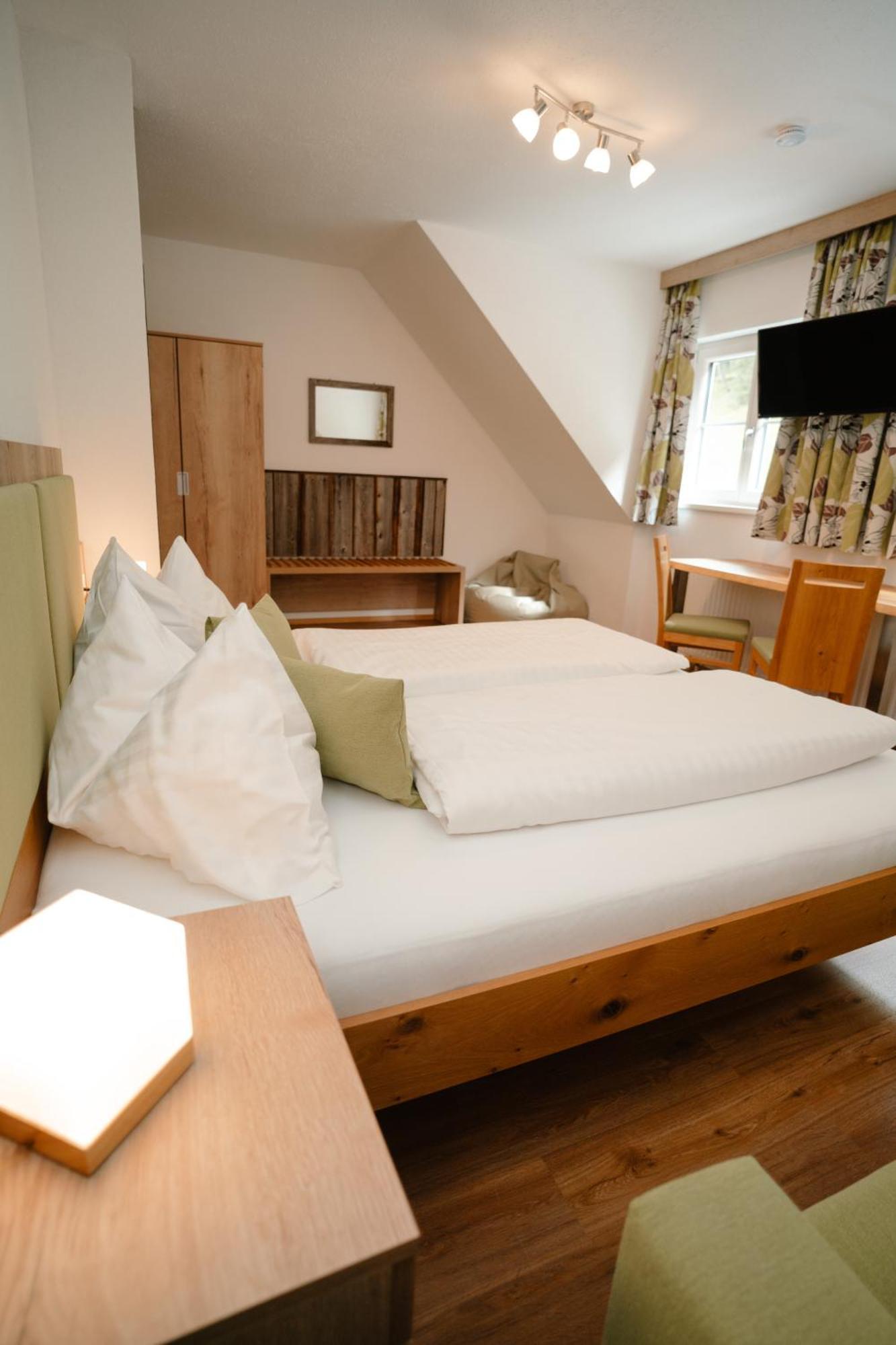 Ertlschweigerhaus Pension - Appartements - Zimmer Donnersbach Exteriör bild